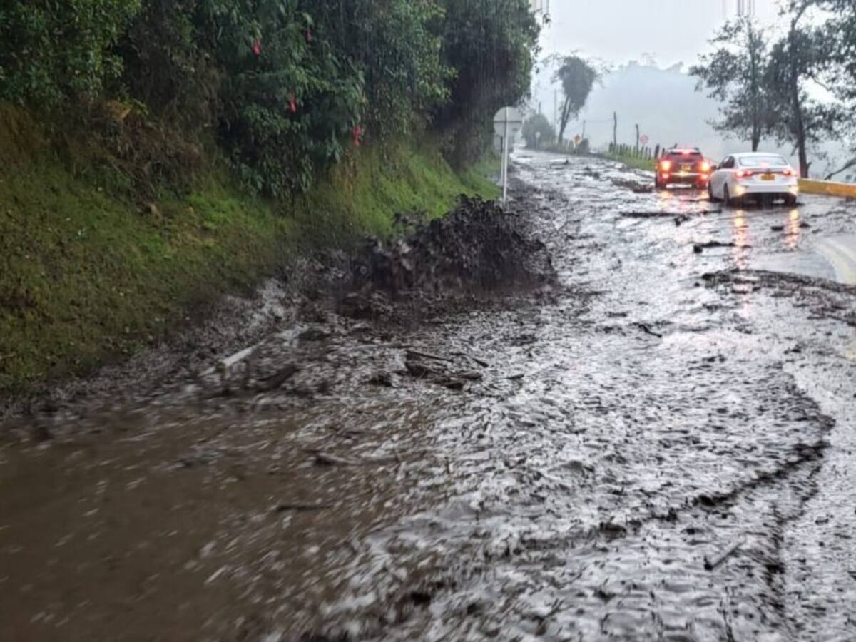 Las lluvias ocasionan 86 cierres parciales viales en Colombia
