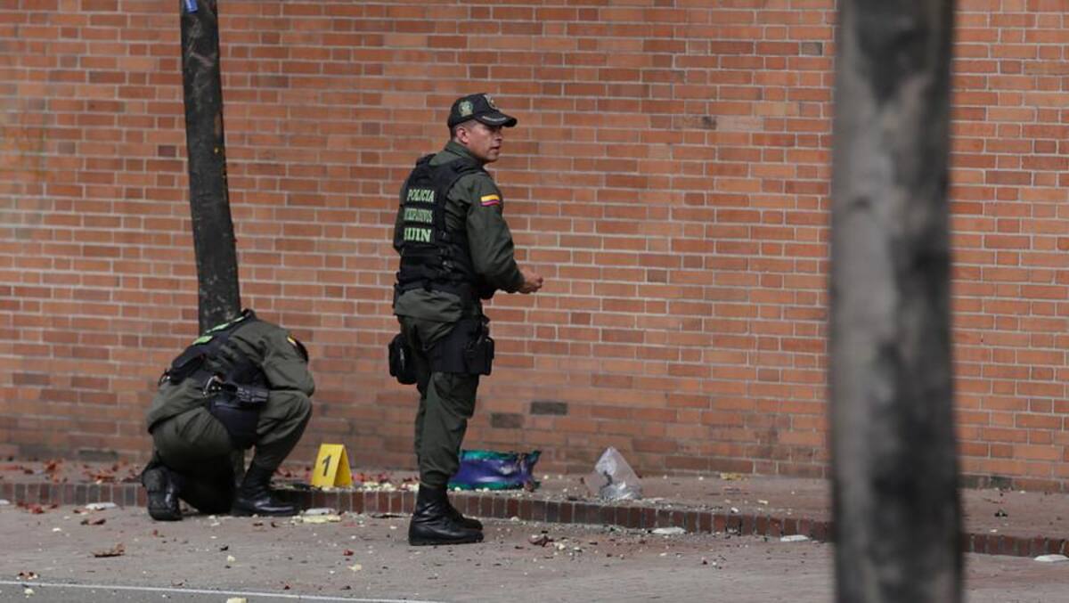 El paquete fue detonado de manera controlada, porque primeras versiones de la Policía, apuntaron a que se trataba de un explosivo.