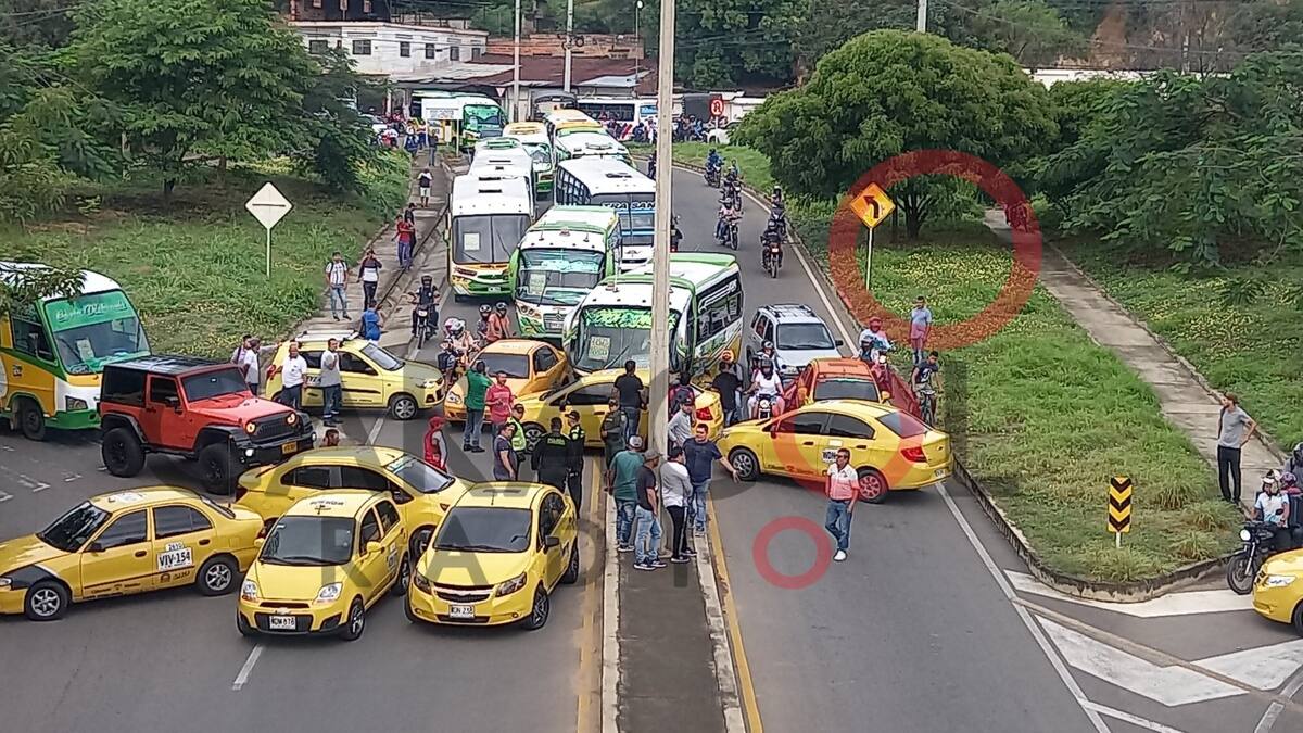 Taxistas en el Área Metropolitana adelantarán hora cero la próxima semana