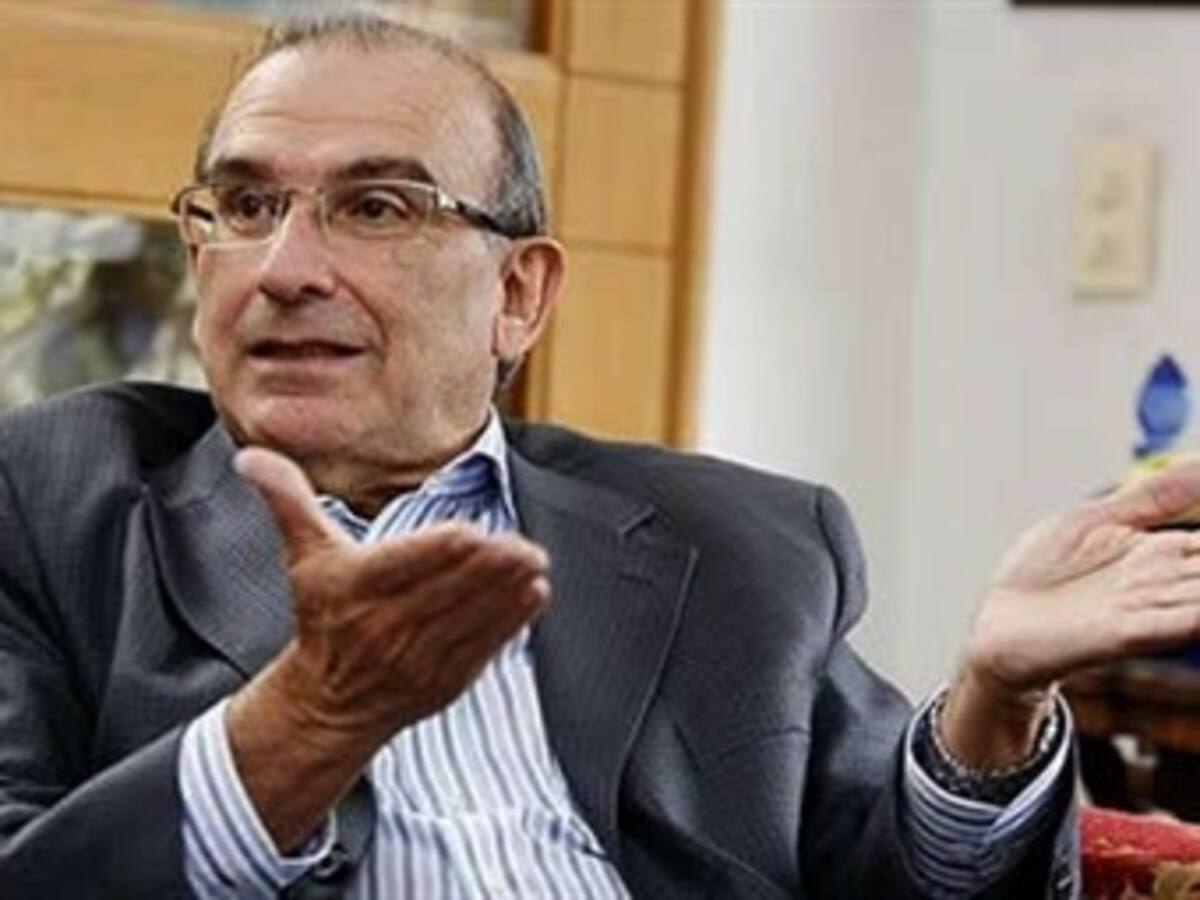 Soy hijo de una familia desplazada de Manzanares: Humberto de la Calle