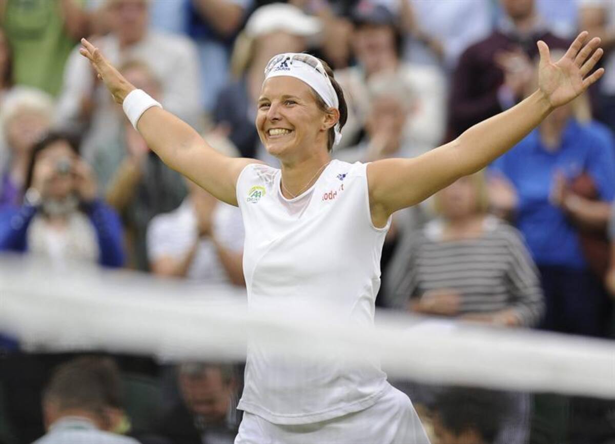 La tenista belga Kirsten Flipkens celebra su victoria en el partido de cuartos de final del torneo de Wimbledon.