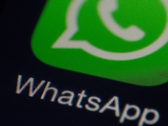 Falla de WhatsApp permitiría leer conversaciones de otros usuarios