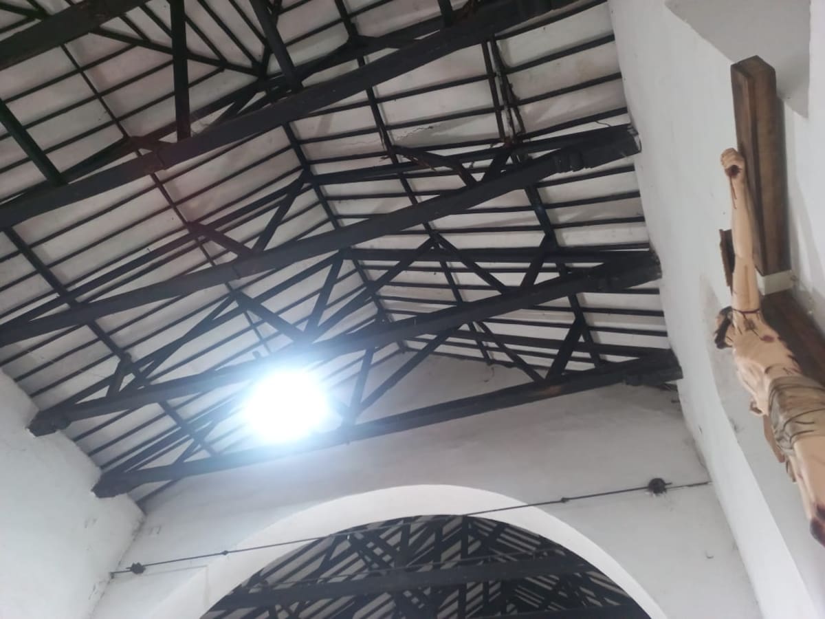Techo de la Parroquia Nuestra Señora del Socorro de Villavieja-Huila, podría colapsar