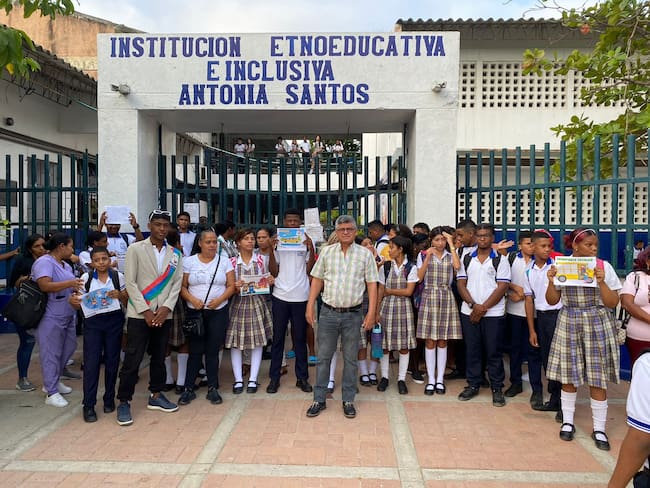 Comunidad educativa del colegio Antonia Santos pide solución a varios problemas