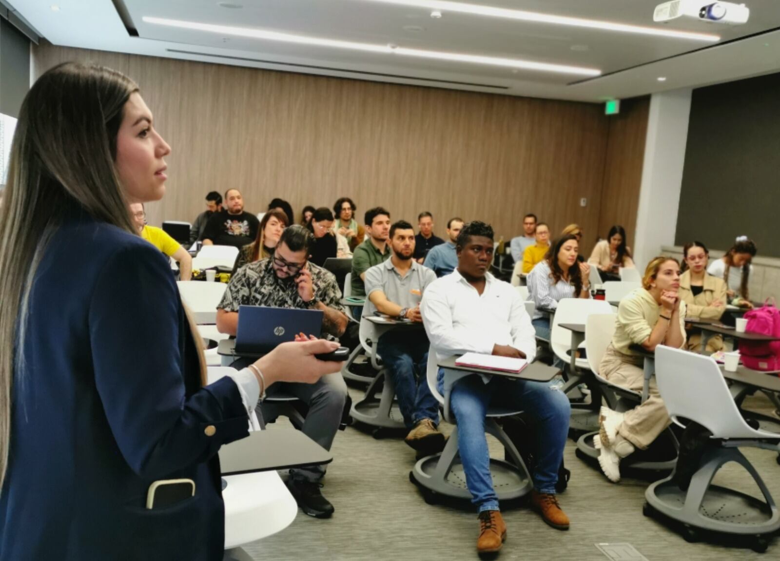 Emprendimientos en formación. Foto: Alcaldía de Medellín.
