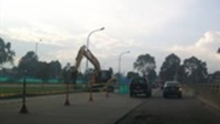 Queja de usuarios por ausencia de trabajadores después de las 5pm en obra de la Avenida El Dorado. Aldemar Cortés, subdirector técnico del IDU