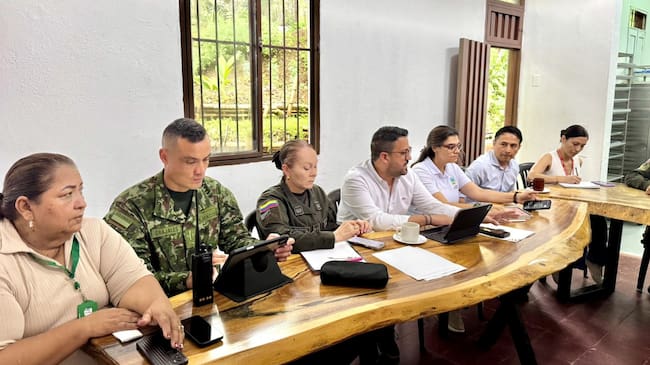 La alcaldesa Karol Villarejo y la gestora social del municipio, Ceneibe Jaramillo, han sido víctimas de amenazas a través de panfletos. Foto: Gobernación del Valle del Cauca.