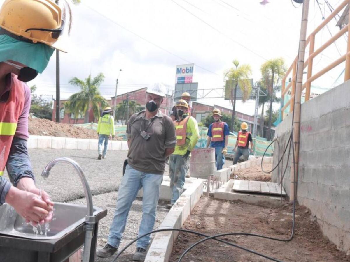 Reactivan obras de construcción en la intersección de Corales de Pereira