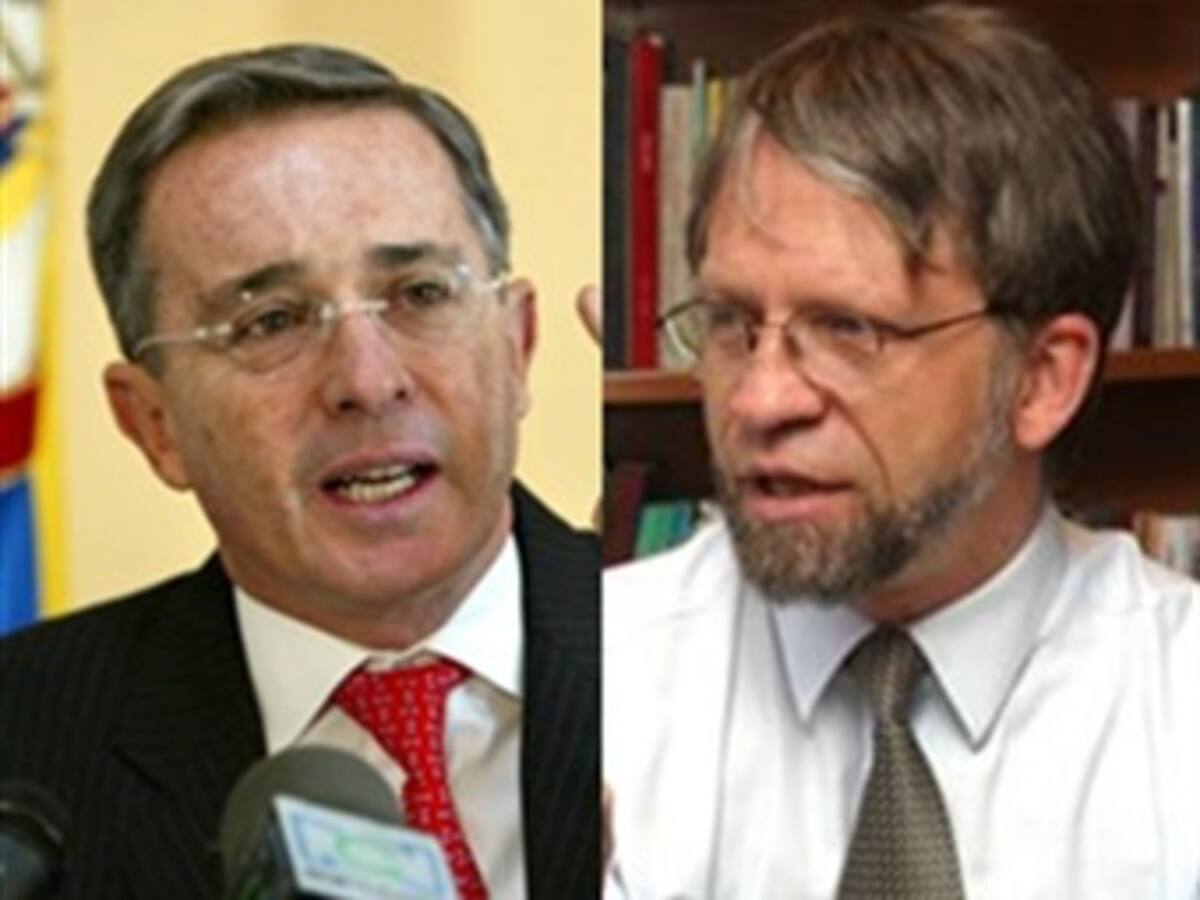 Nueva respuesta directa del presidente Uribe a Mockus