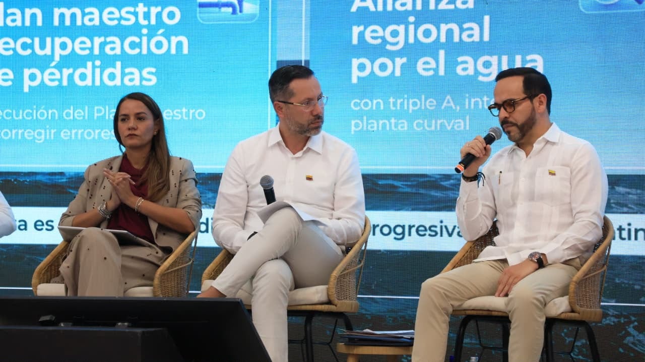 De la Espriella anunció que el agua para Santa Marta vendría del río Magdalena. Foto: MinVivienda