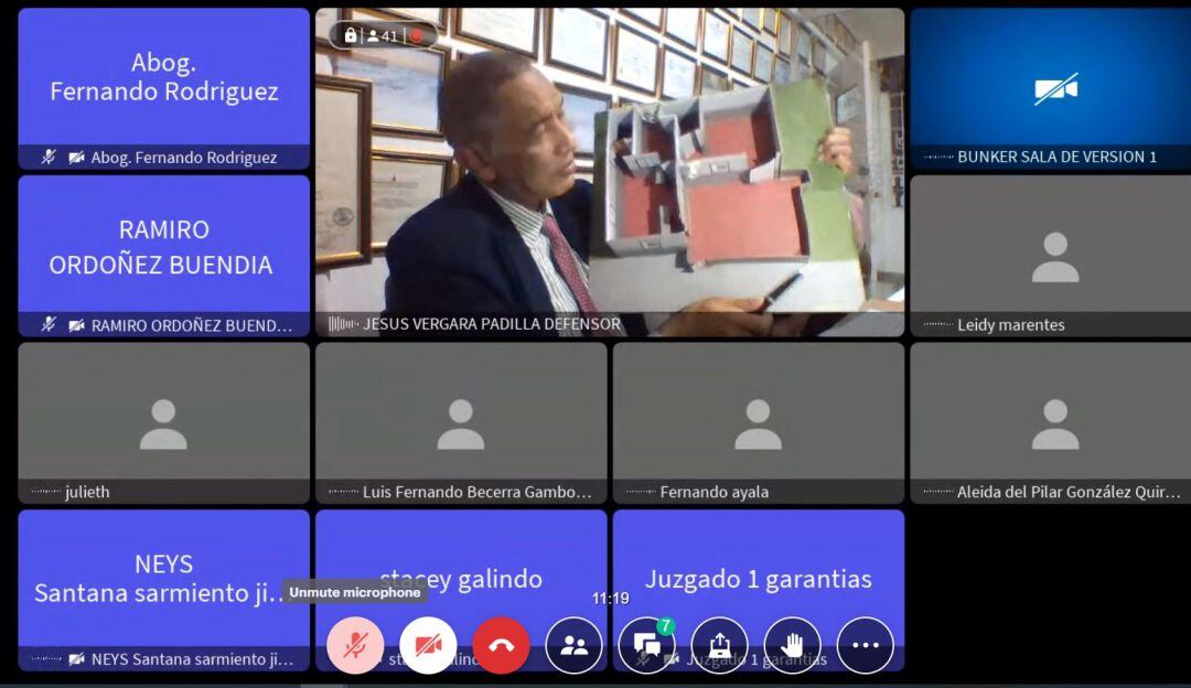 Foto tomada de la audiencia de solicitud de medida de aseguramiento contra tres policías implicados en la muerte de ocho detenidos en Estación de Policía de Soacha