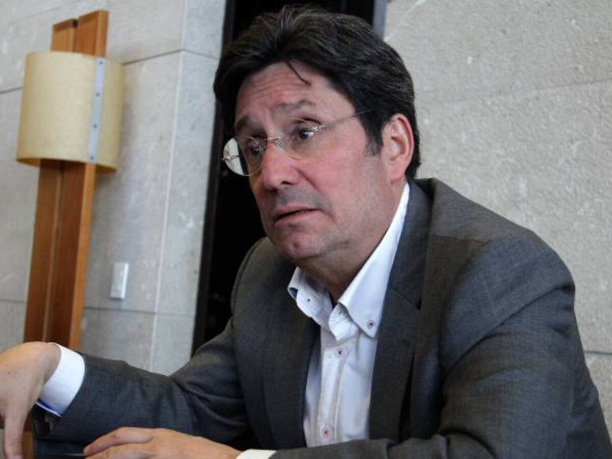 Trino de Uribe es desafortunado y una falta de criterio: Pacho santos