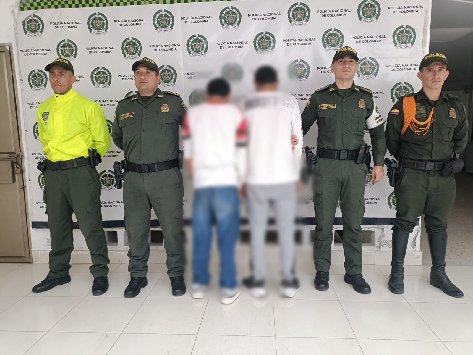 Los menores presuntamente implicados en el crimen tienen 15 y 16 años respectivamente y serán internados en un centro especializado de menores en la ciudad de Neiva.