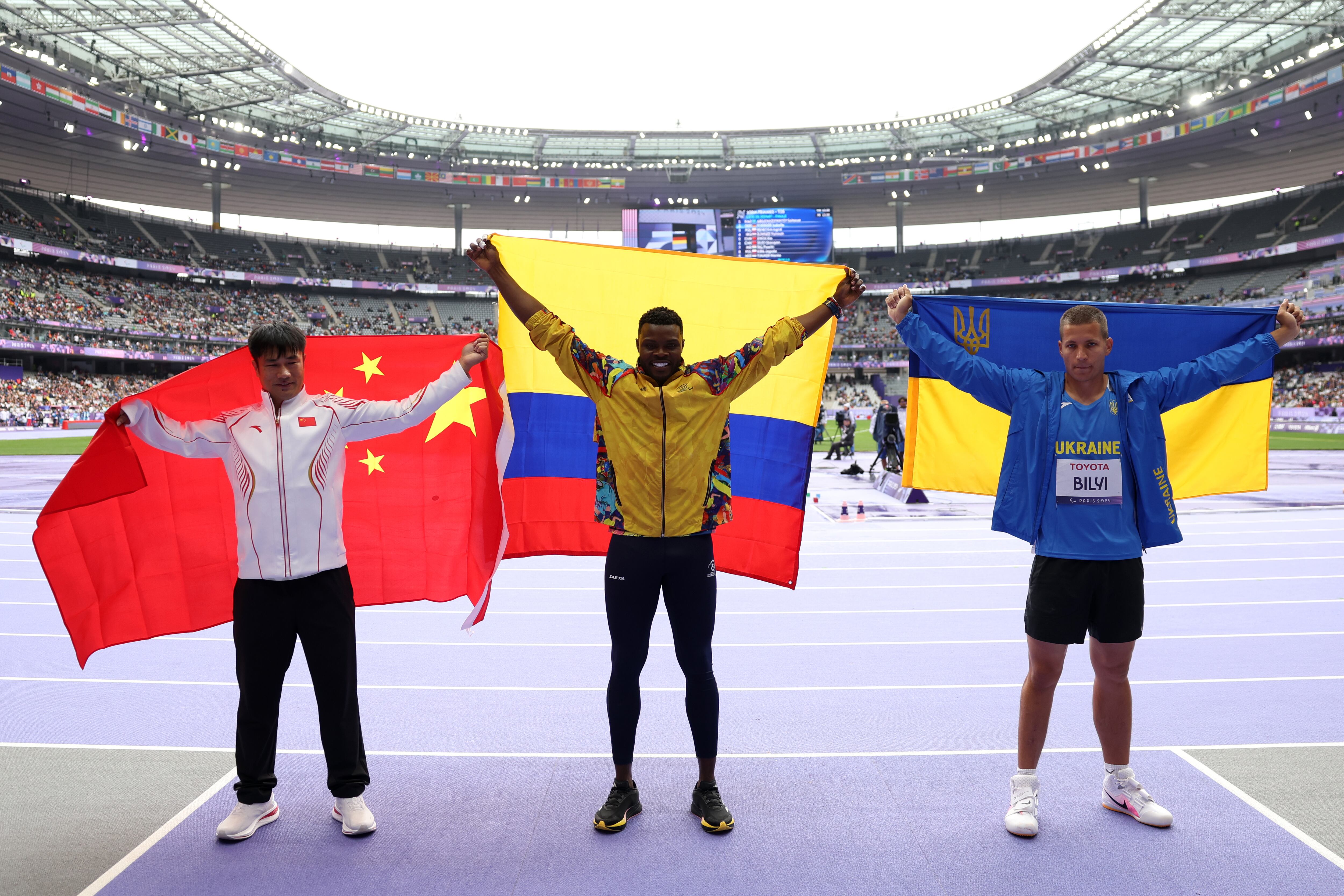 José Gregorio Lemos tras conquistar su medalla de oro en los Juegos Paralímpicos de París 2024. (Photo by Ezra Shaw/Getty Images)