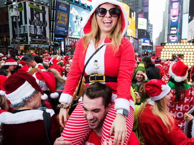 Centenares de Papá Noel en las calles de Nueva York