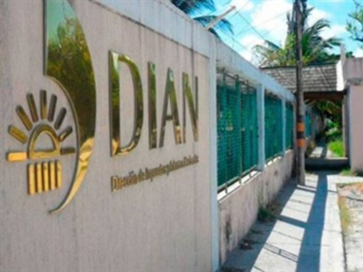 Capturados 19 funcionarios de la DIAN por desfalco de $33.000 millones