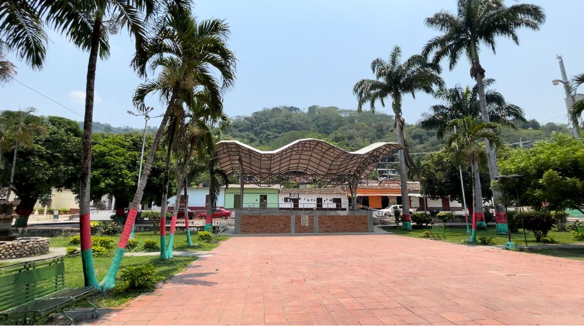 Cerro La Cruz en Santiago amenaza con acabar con el pueblo.