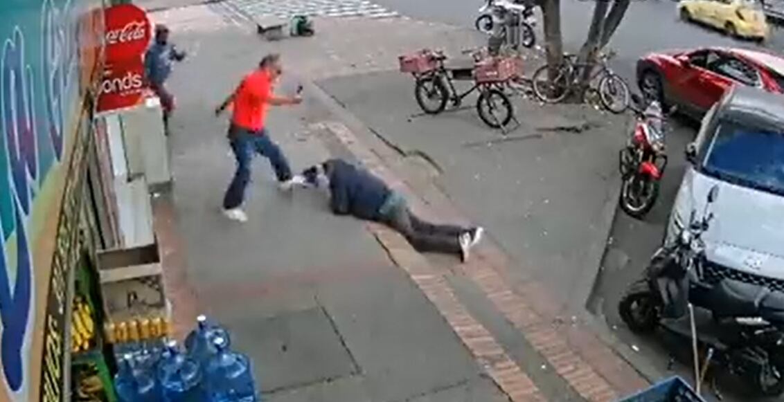 Golpean a un anciano que se tropezó y pensaron que había intentado robar un celular - Twitter