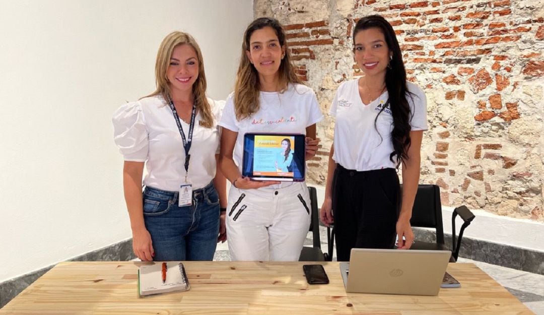 La alianza también otorgará becas y acceso a formación virtual a los estudiantes que obtuvieron puntajes superiores a 303 en las pruebas