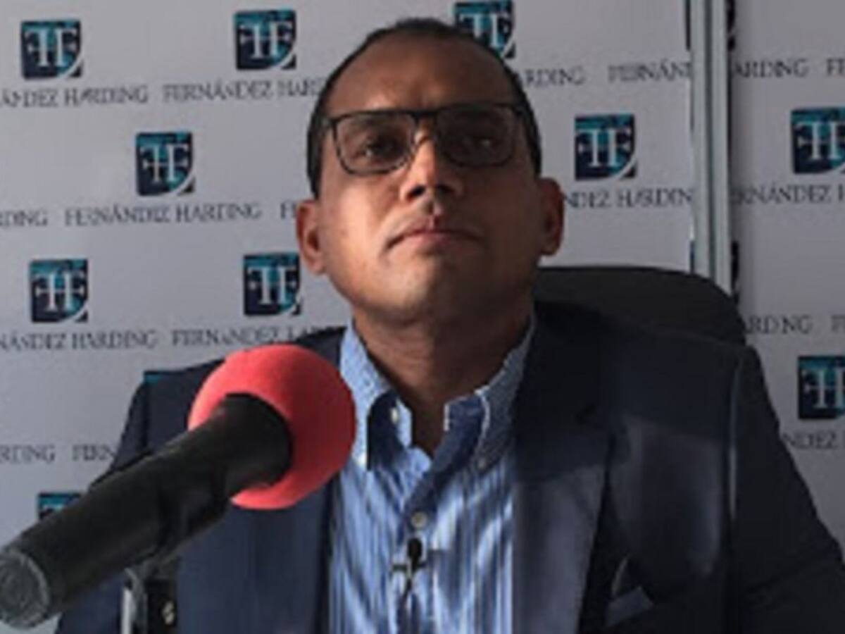 Rechazan "actitudes belicosas" contra el abogado de Enrique Vives Caballero