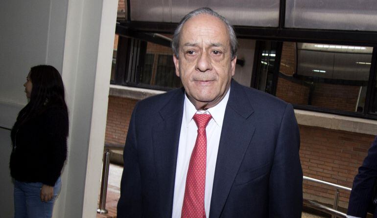 Victor Pacheco,se dirige a la sala de Audiencia en los Juzgados de Paloquemao por caso Fidupetrol.