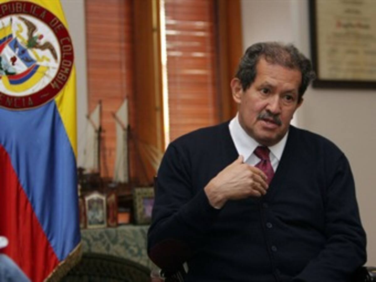 Angelino Garzón aceptó ser embajador en Brasil