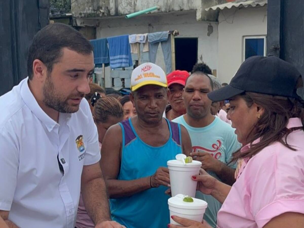 Dirigente Jacqueline Perea y gobernador de Bolívar llevan ayudas a comunidad de Bayunca