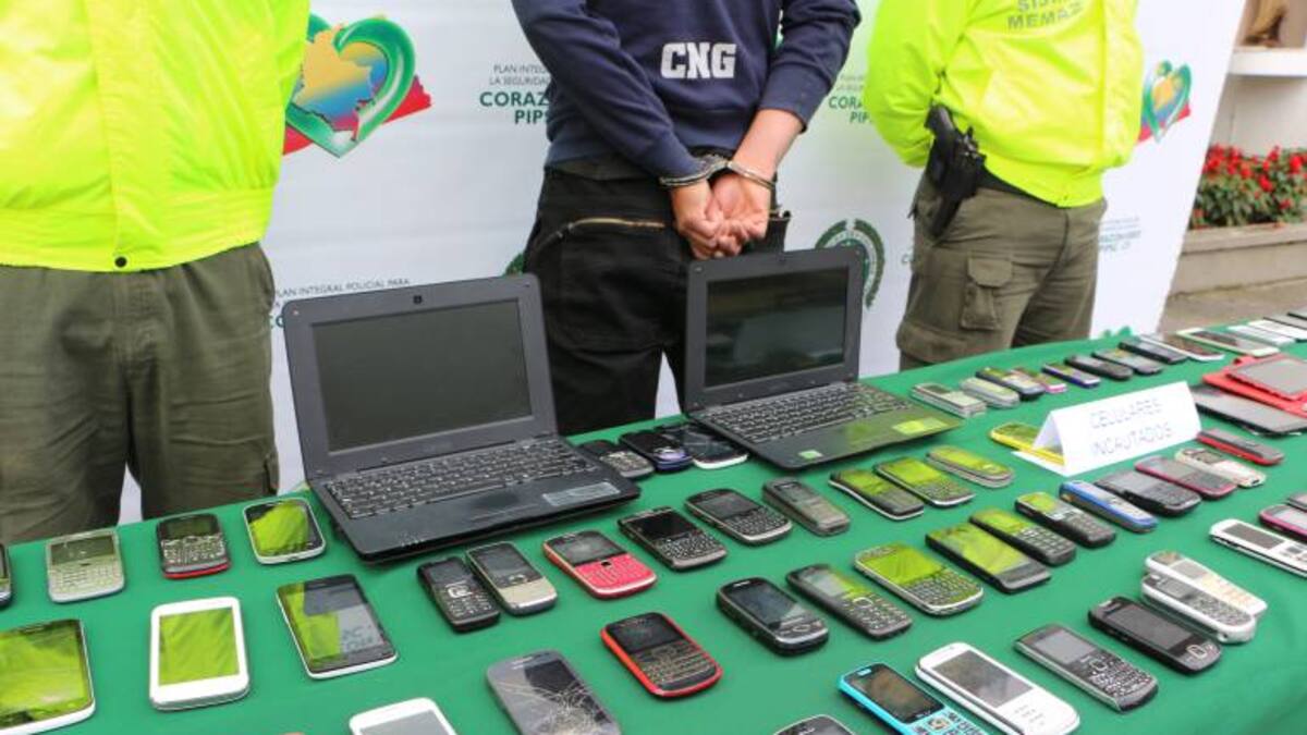 La Policía decomisó celulares reportados, en el Centro de Manizales
