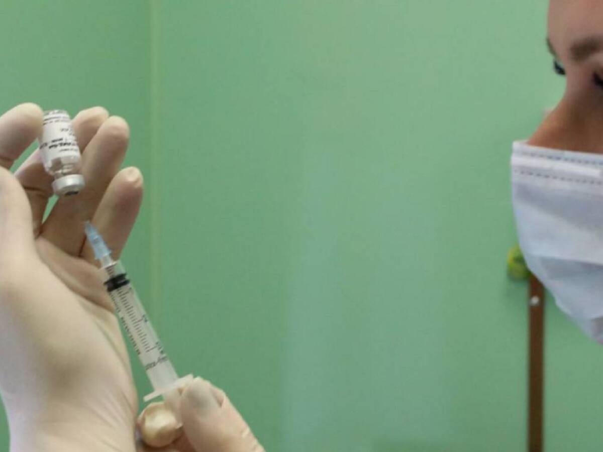 En dos meses, voluntarios de vacuna antiCovid-19 deben aplicarse otra dosis
