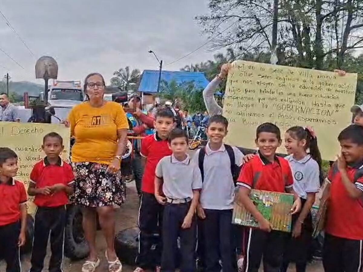 Protestan en la vía Cúcuta–Tibú por falta de docentes