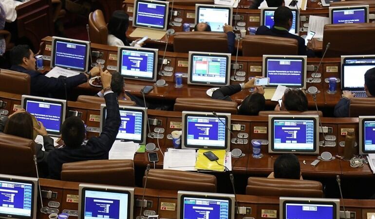 ¿Qué opina sobre la votación de la reforma tributaria en la madrugada?. Foto: Colprensa