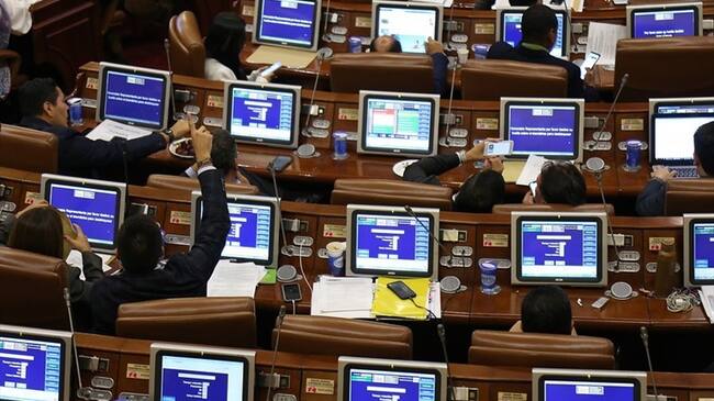 ¿Qué opina sobre la votación de la reforma tributaria en la madrugada?. Foto: Colprensa