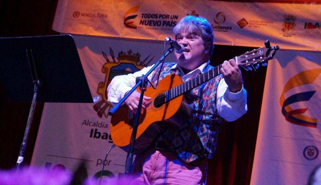 Ganó por primera vez el Mono Núñez, en el 2008 con la obra "Para decirte".