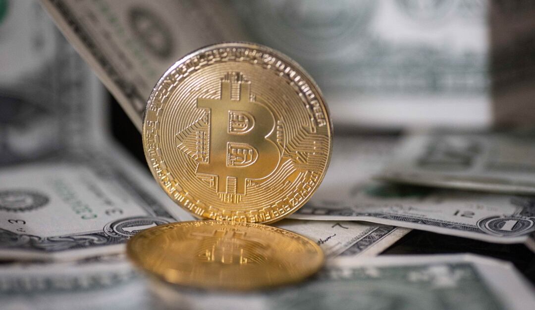 Piratas informáticos roban 97 millones de dólares a una bolsa japonesa