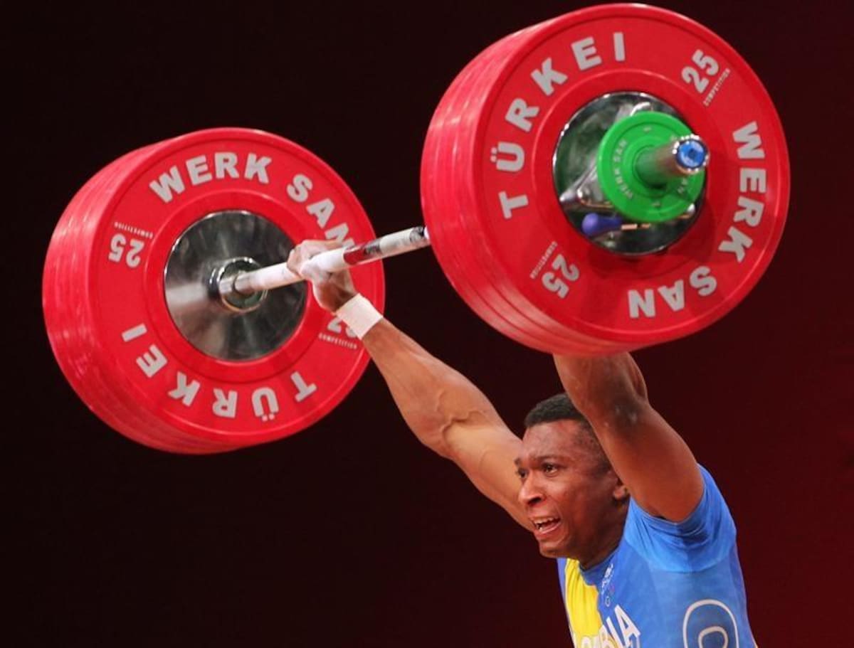 Óscar Figuero alcanzó el podio al lograr una brillante actuación en la modalidad de envión y así acumular 316 kilos en el total.