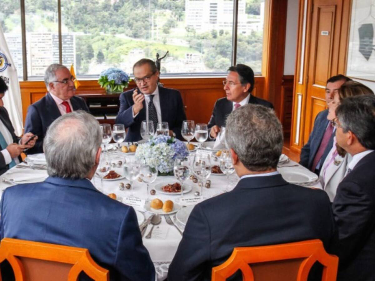Inició almuerzo de presidente electo Iván Duque con poder judicial