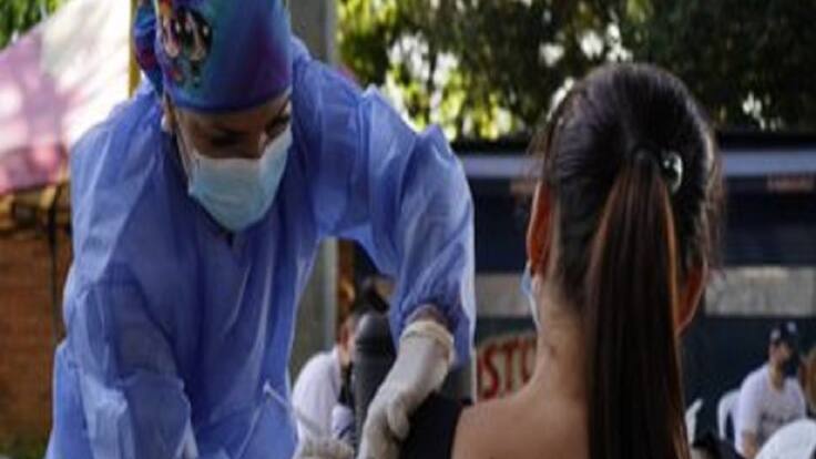 Médicos piden a los ciudadanos vacunarse con tranquilidad con Astrazeneca