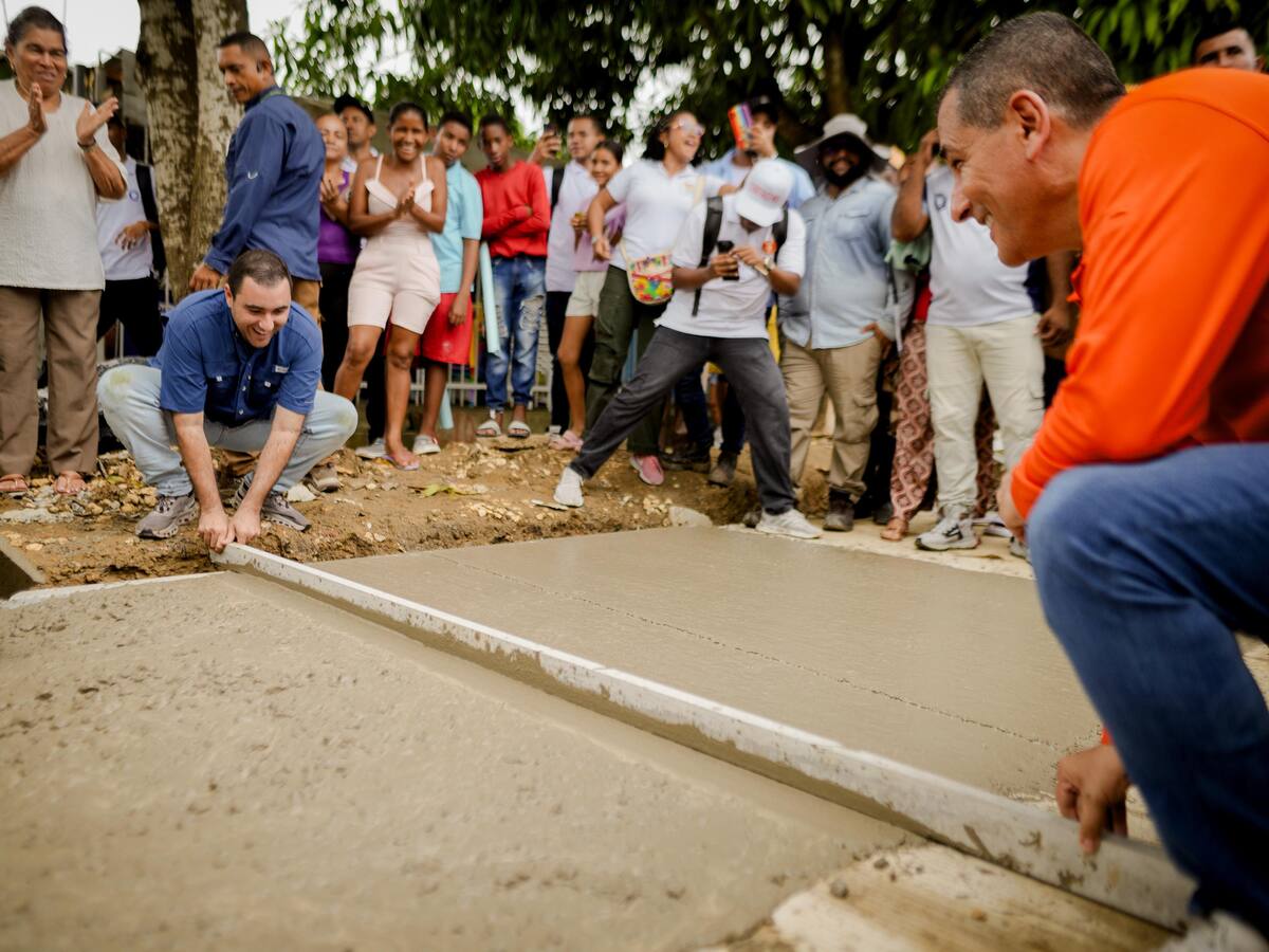 Villas de Aranjuez le dice adiós al barro: Gobernación pavimenta 340 metros de calle