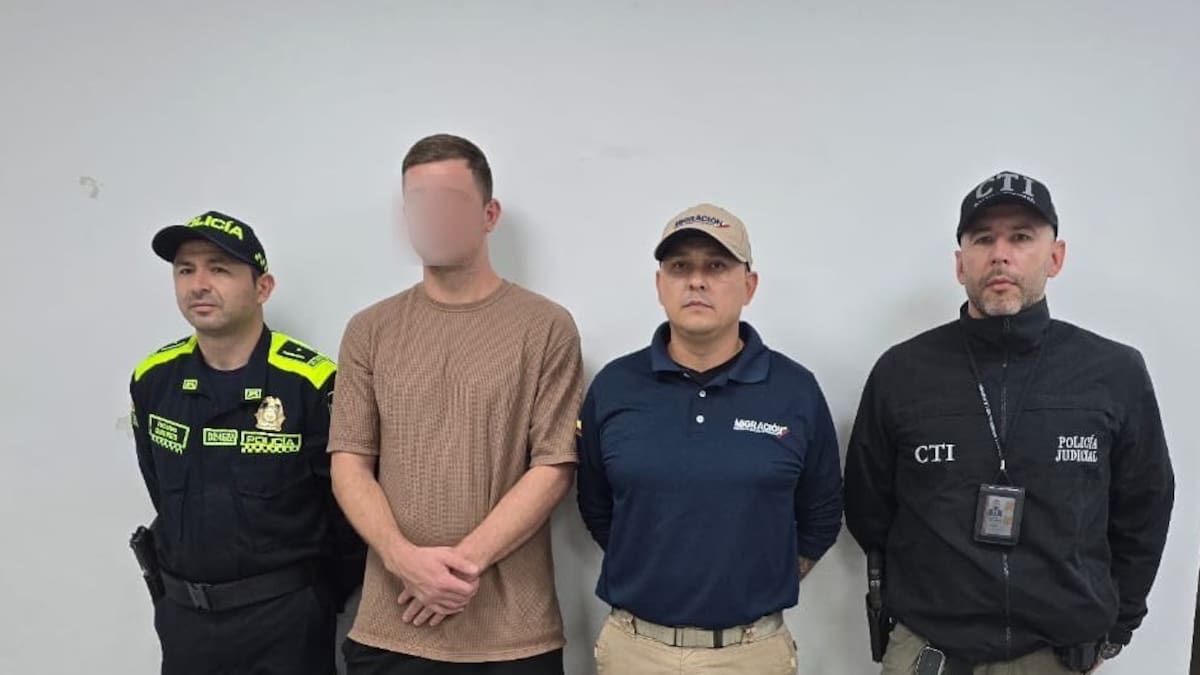 Extranjero prófugo se escondía en Medellín, pero fue capturado y expulsado de Colombia
