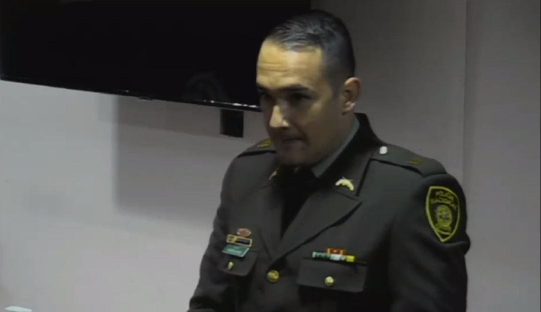 Capitán de la Policía Andrés Suárez, uno de los testigos del general (r) Atehortúa en caso de las casas fiscales del Tolima.
