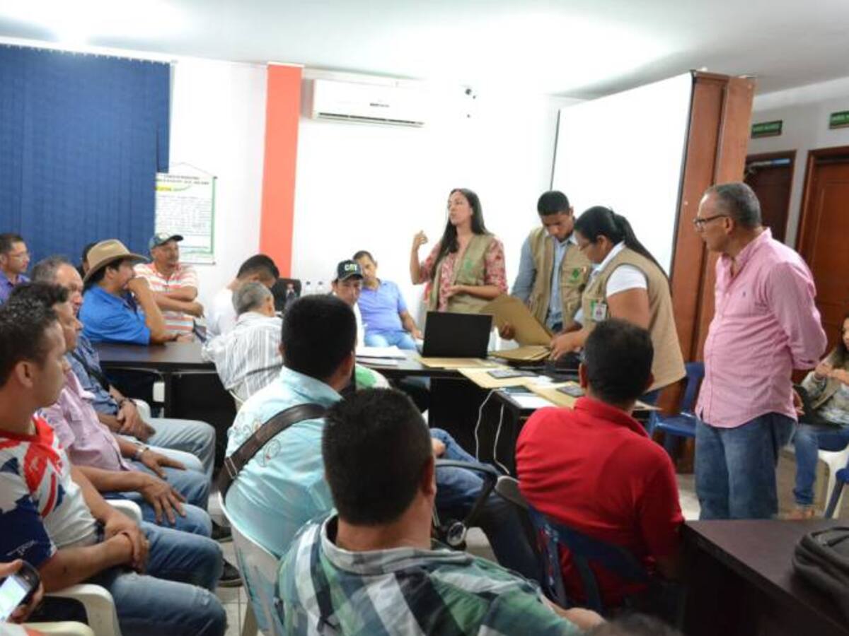 Secretaría de Minas y Agencia Nacional asesoran en titulación