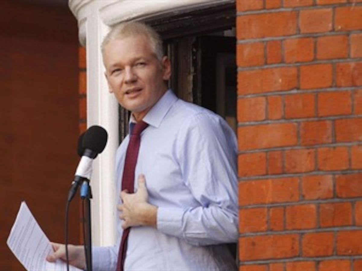 Ecuador pide un salvoconducto para que Assange pueda ser tratado en hospital
