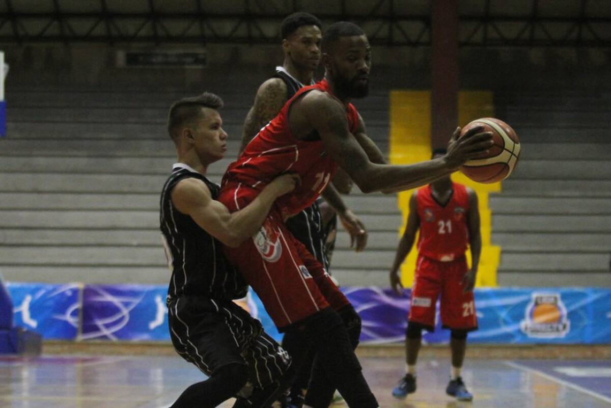 En el Coliseo El Salitre de Bogotá, se lleva a cabo el partido entre Piratas de Bogotá Vs. Halcones de Cúcuta en el marco 15 de la jornada de la temporada regular de la Liga Directv de Baloncesto. 