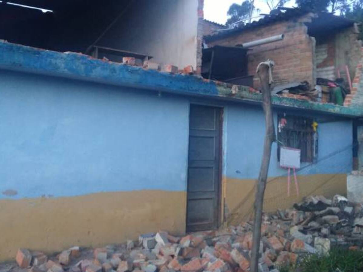 Dos personas muertas tras fuerte sismo en el volcán Galeras