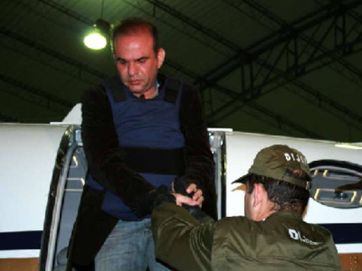 VEA EL MOMENTO EN EL QUE LOS EX JEFES PARAMILITARES SON EXTRADITADOS A LOS EEUU