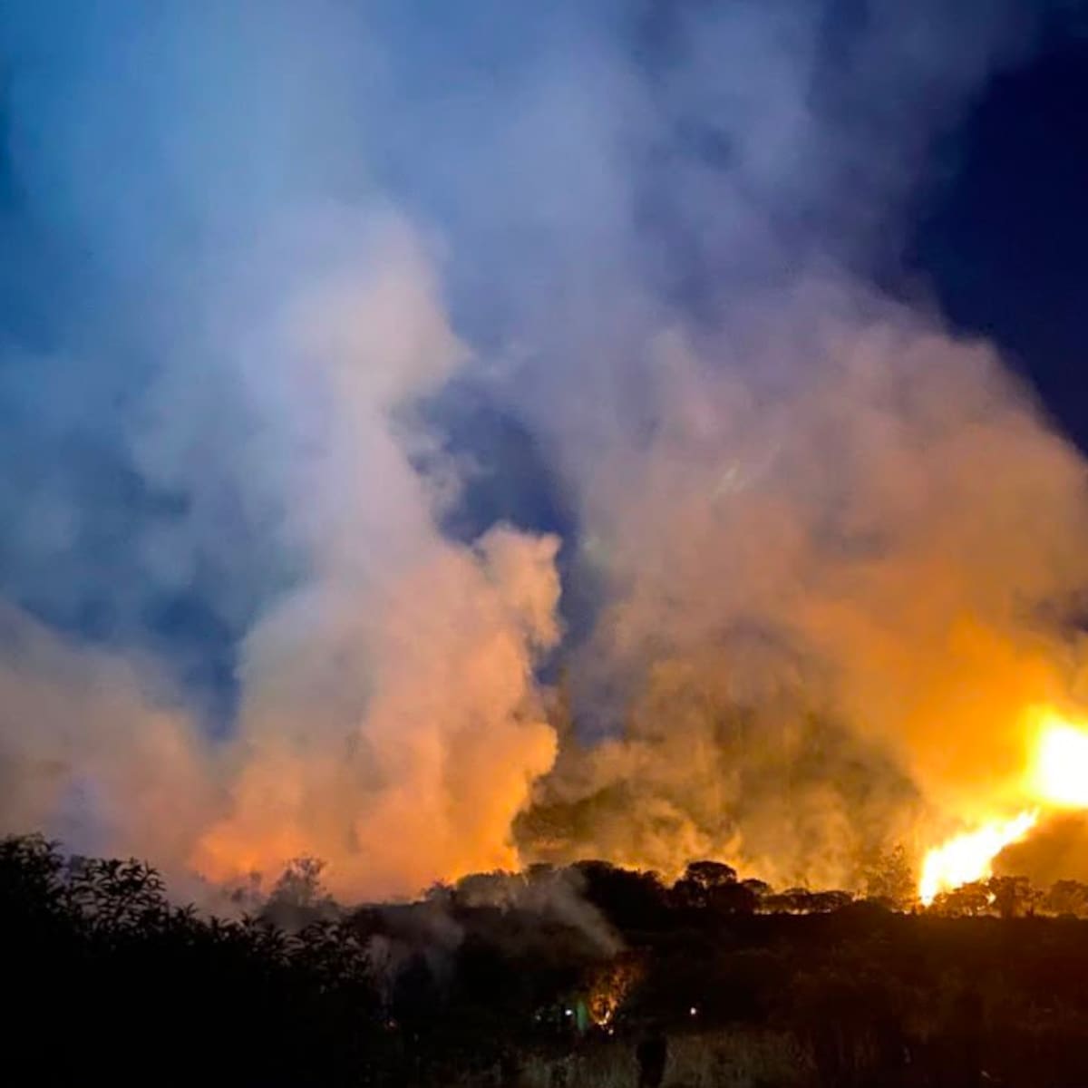 Incendio cerca a conjuntos residenciales en Soacha: habitantes tuvieron que evacuar