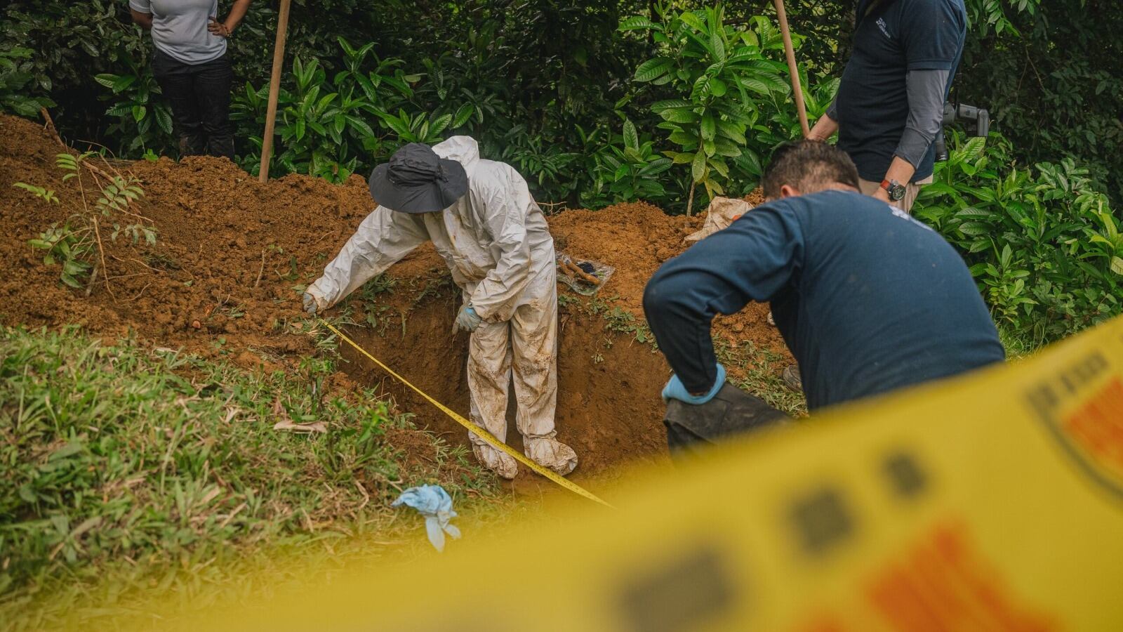 La ubicación de las fosas clandestinas se logró gracias a los relatos de las familias de San José de Apartadó. Foto: JEP.