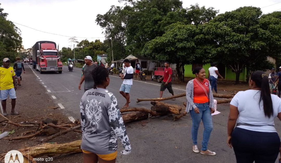 Con una protesta habitantes del corregimiento de San Pablo en María La Baja exigen la pavimentación de la vía de acceso