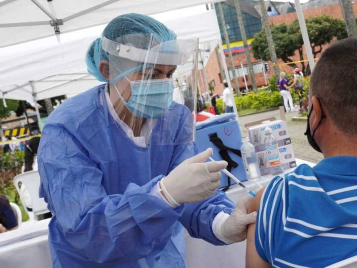 Jornada récord de vacunación contra el coronavirus en Risaralda