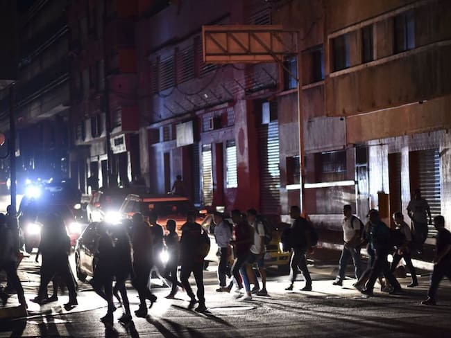Maduro suspende clases y jornada laboral por apagón masivo